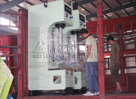 液壓機(jī)廠(chǎng)家訂購(gòu)6臺(tái)單臂液壓機(jī)發(fā)貨